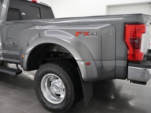 Used 2017 Ford F350 Lariat w/ Lariat Ultimate Package image 34