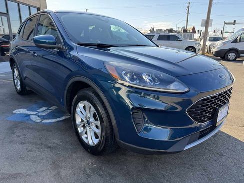 Used 2020 Ford Escape SE image 3