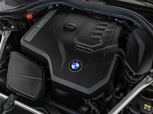 Certified 2022 BMW 530i w/ Convenience Package image 32