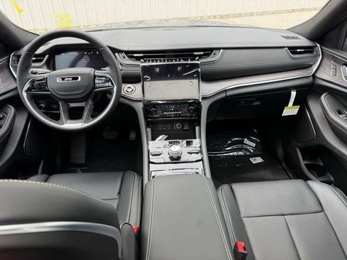 New 2025 Jeep Grand Cherokee Overland w/ Luxury Tech Group IV AWD/4WD image 19