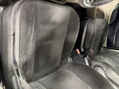 Used 2019 Dodge Grand Caravan SE w/ UConnect Hands-Free Group image 12