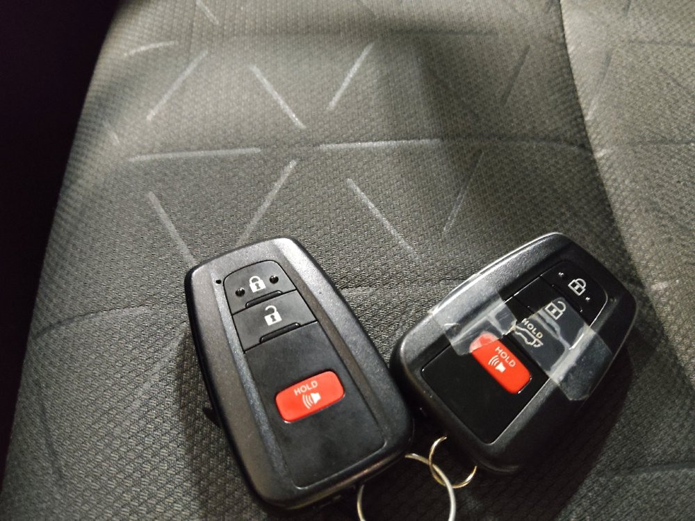 Used 2021 Toyota RAV4 XLE AWD/4WD image 32