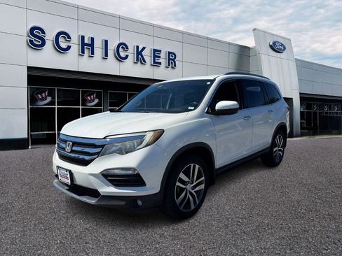 Used 2017 Honda Pilot Touring image 4