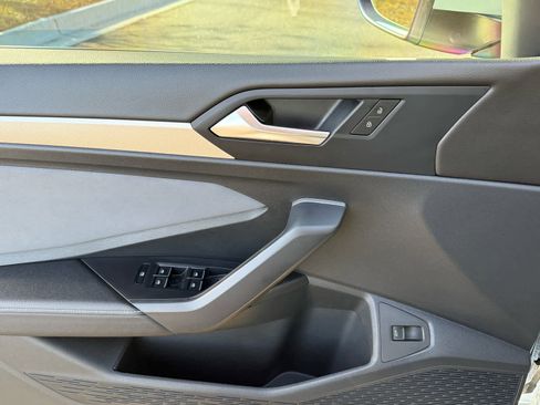 Used 2025 Volkswagen Jetta SE image 14