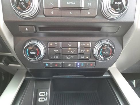 Used 2018 Ford F150 Lariat w/ Equipment Group 502A Luxury AWD/4WD image 70