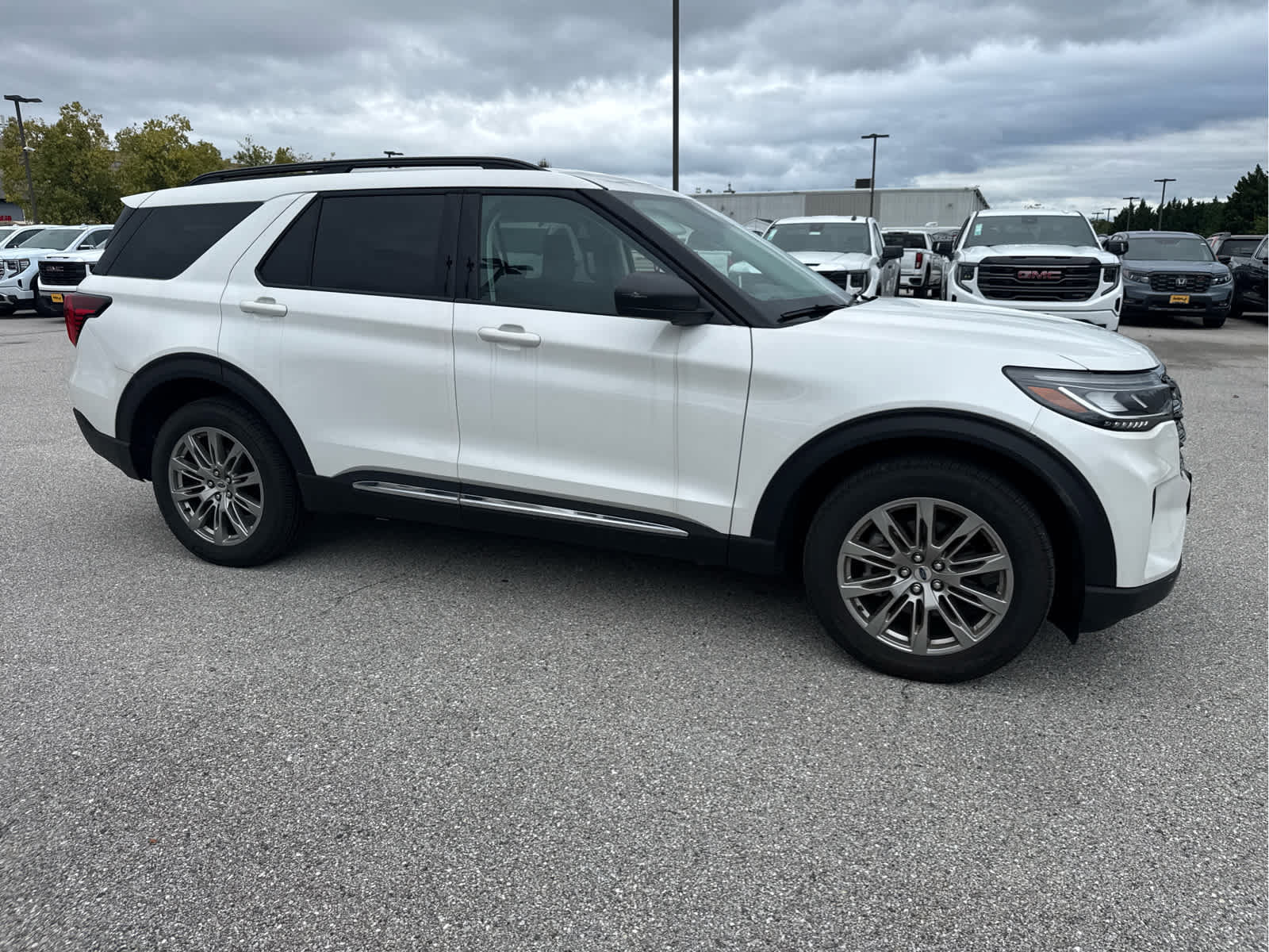 Used 2025 Ford Explorer Active w/ Active Comfort Package AWD/4WD image 8