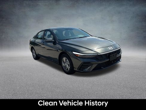 Used 2026 Hyundai Elantra SE FWD image 7