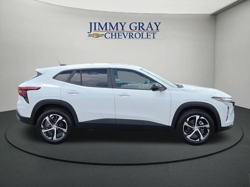 New 2026 Chevrolet Trax RS w/ Sunroof Package FWD image 6