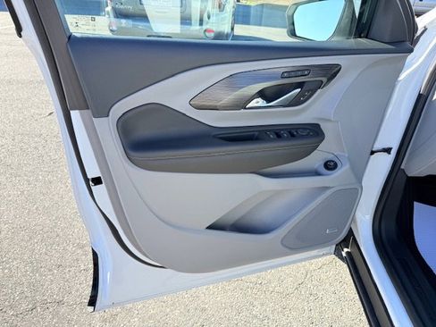 Used 2023 GMC Terrain SLT w/ Infotainment Package II image 11