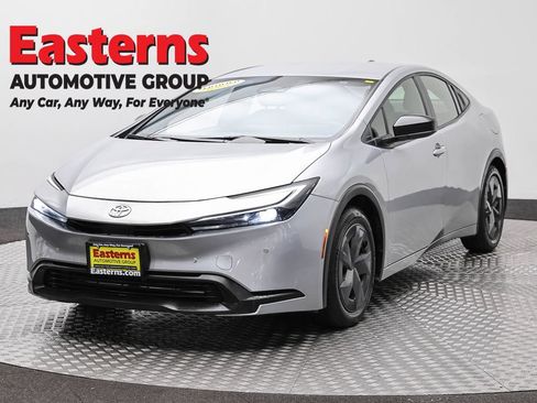 Used 2025 Toyota Prius LE FWD image 1