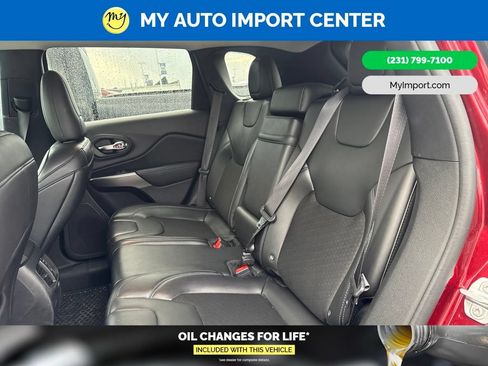 Used 2019 Jeep Cherokee Latitude Plus w/ Cold Weather Group AWD/4WD image 20