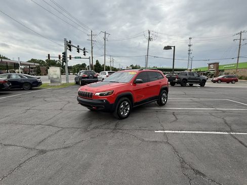 Used 2019 Jeep Cherokee Trailhawk w/ Comfort/Convenience Group AWD/4WD image 6