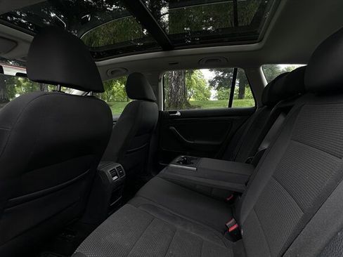 Used 2011 Volkswagen Jetta SE FWD image 10