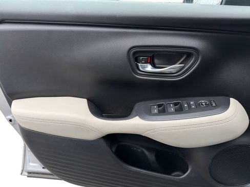 Used 2023 Honda HR-V LX image 16