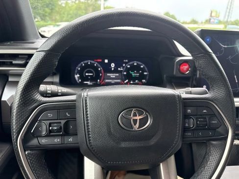 Used 2025 Toyota Tacoma TRD Off-Road AWD/4WD image 10