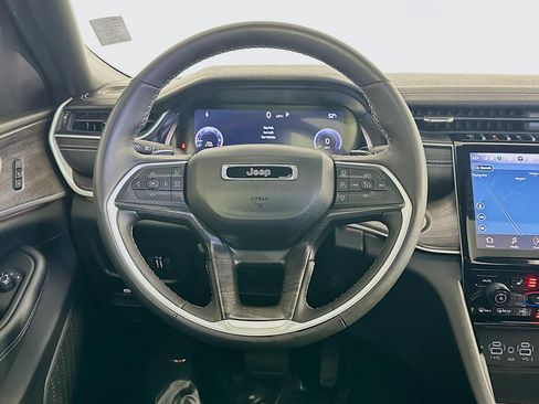 Used 2024 Jeep Grand Cherokee Limited w/ Luxury Tech Group II AWD/4WD image 14