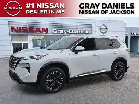 Certified 2025 Nissan Rogue Platinum w/ Tech Package image 4