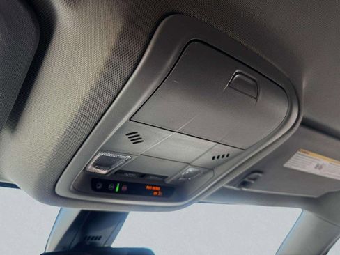 Used 2022 GMC Acadia SLE w/ Driver Convenience Package image 33