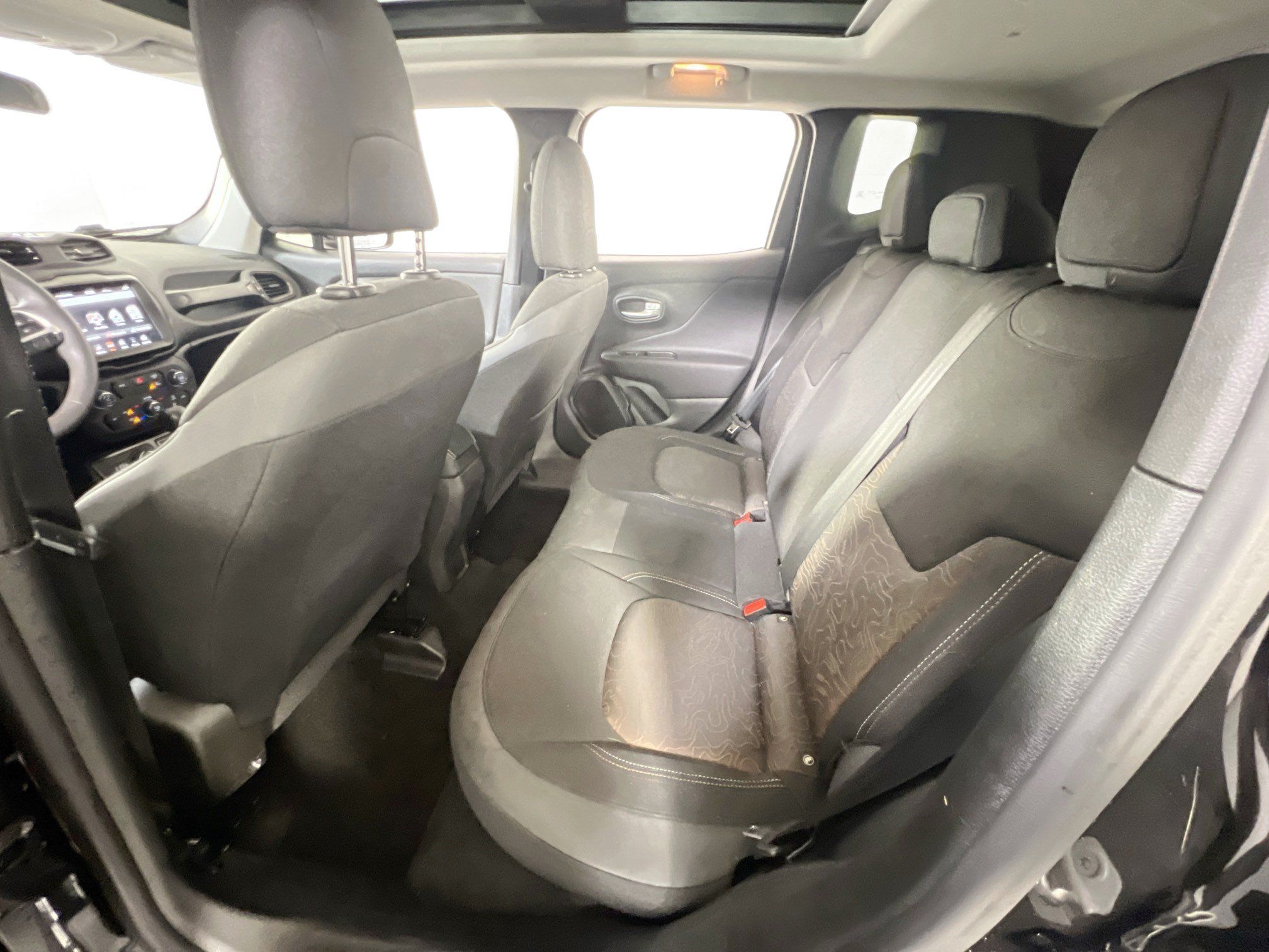 Used 2023 Jeep Renegade Latitude w/ Sun/Sound Group AWD/4WD image 24