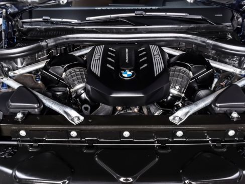 Used 2022 BMW X7 M50i w/ Dynamic Handling Package AWD/4WD image 11