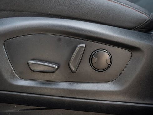 Used 2025 Ford Explorer Active AWD/4WD image 18