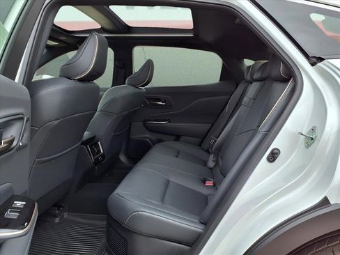 New 2025 Toyota Crown Platinum image 10