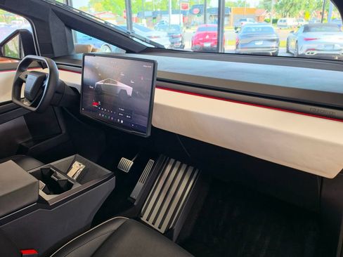 Used 2024 Tesla Cybertruck AWD Crew Cab image 29