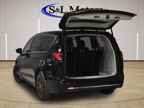 Certified 2024 Chrysler Pacifica Touring-L FWD image 21
