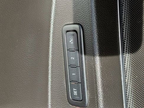 Used 2017 GMC Yukon SLT image 19