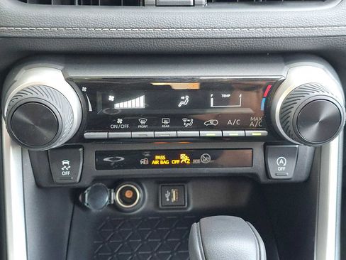 Certified 2025 Toyota RAV4 LE FWD image 32