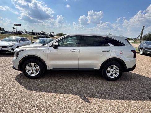New 2026 Kia Sorento LX FWD image 4