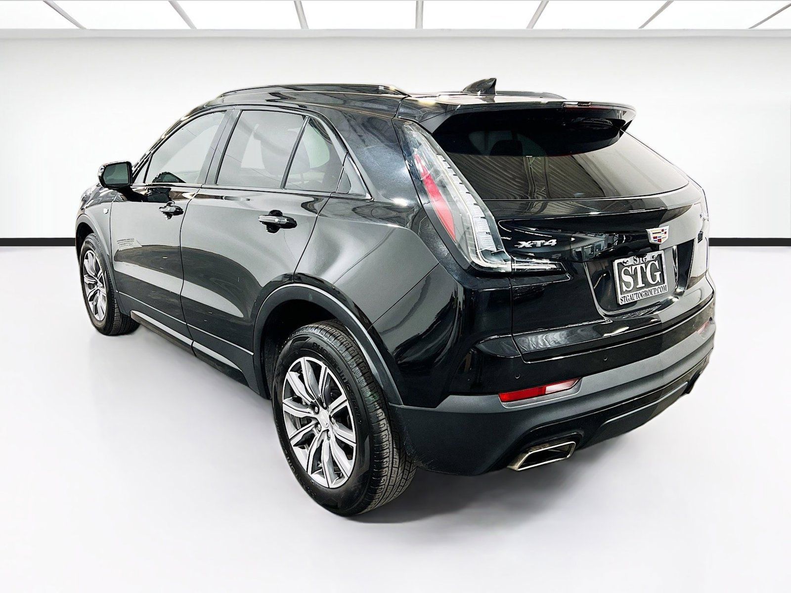 Used 2022 Cadillac XT4 Sport w/ Safety Alert Package FWD image 6