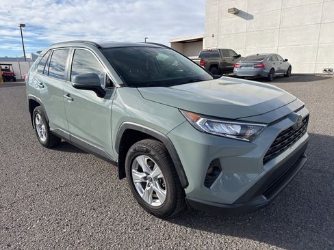 Used 2020 Toyota RAV4 XLE image 3