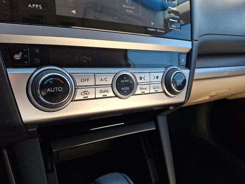 Used 2017 Subaru Outback 2.5i Limited image 16