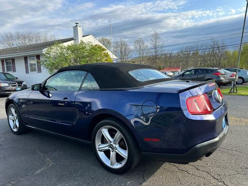 Used 2010 Ford Mustang GT RWD image 11