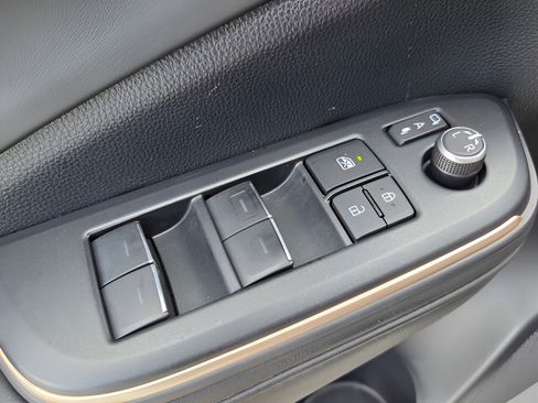 Used 2023 Toyota Crown AWD/4WD image 28