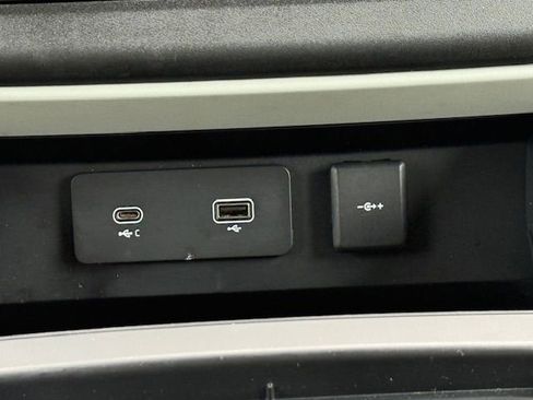 Used 2020 Land Rover Defender 110 First Edition image 22