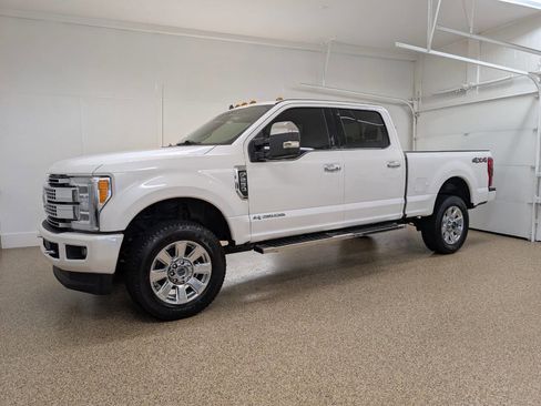 Used 2019 Ford F250 Platinum w/ Platinum Ultimate Package image 2