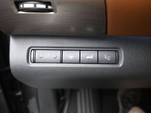 Used 2023 Nissan Pathfinder Platinum AWD/4WD image 17