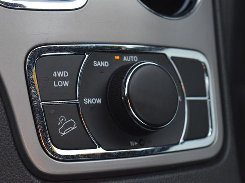Used 2022 Jeep Grand Cherokee Laredo X AWD/4WD image 29