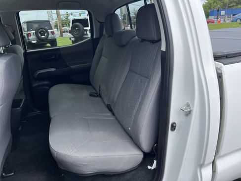 Used 2022 Toyota Tacoma SR5 AWD/4WD image 23