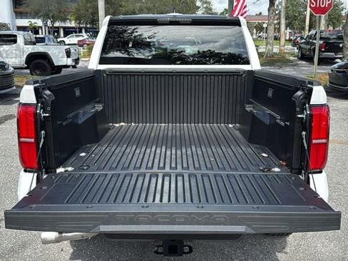 Used 2025 Toyota Tacoma SR5 image 7