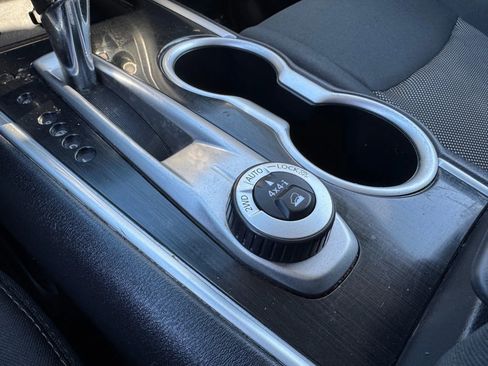 Used 2017 Nissan Pathfinder SV image 28