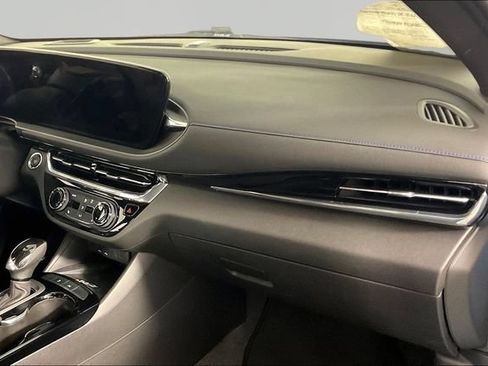 Used 2025 Buick Envista Sport Touring w/ Convenience I Package FWD image 24