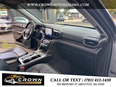 Used 2021 Ford Explorer Limited w/ Equipment Group 301A AWD/4WD image 23