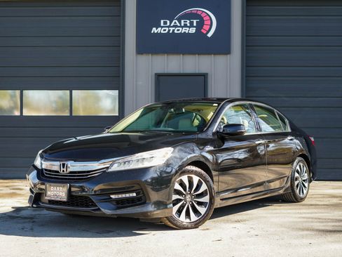 Used 2017 Honda Accord Touring image 3