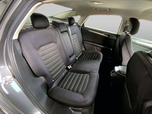 Used 2014 Ford Fusion SE FWD image 19