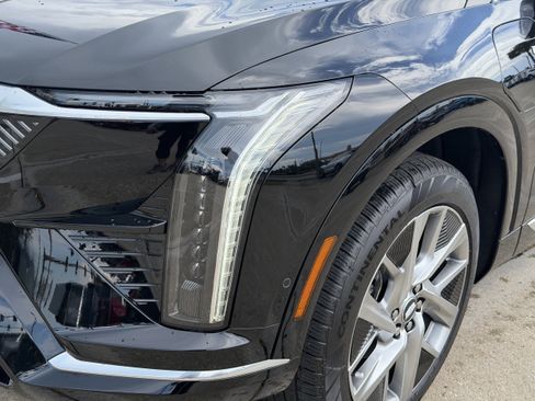 New 2026 Cadillac Optiq Luxury 1 RWD image 8