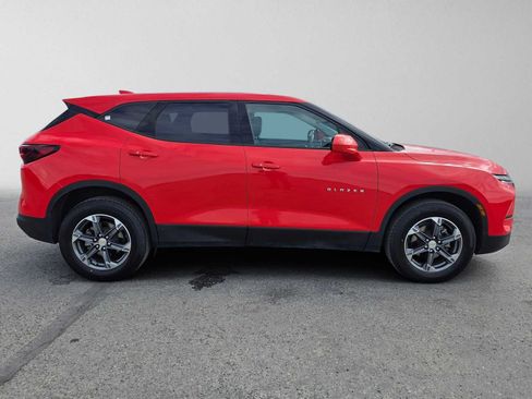 Used 2025 Chevrolet Blazer LT AWD/4WD image 2