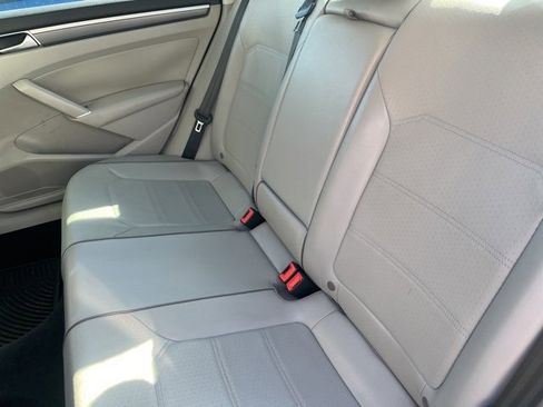 Used 2016 Volkswagen Passat 1.8T R-Line image 6